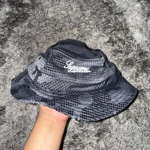 SUPREME GREY CAMO GRID BUCKET HAT